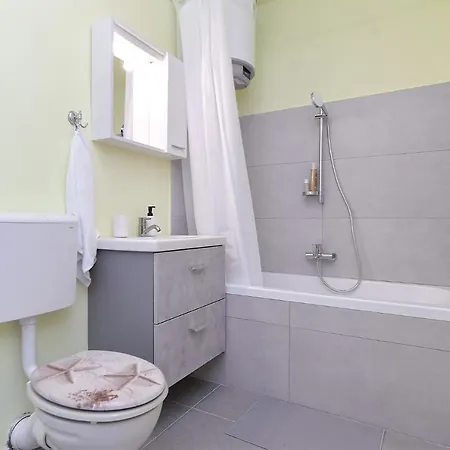 Apartment Pula 2187 アパート プーラ